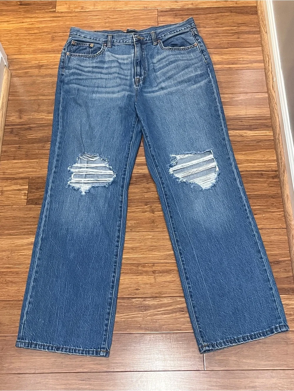 Aeropostale Women’s Skater Wide Relaxed Distressed Jeans